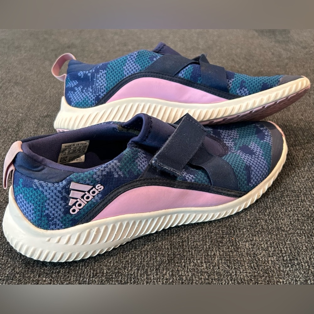 Adidas Womens  FortaRun Size 5.5